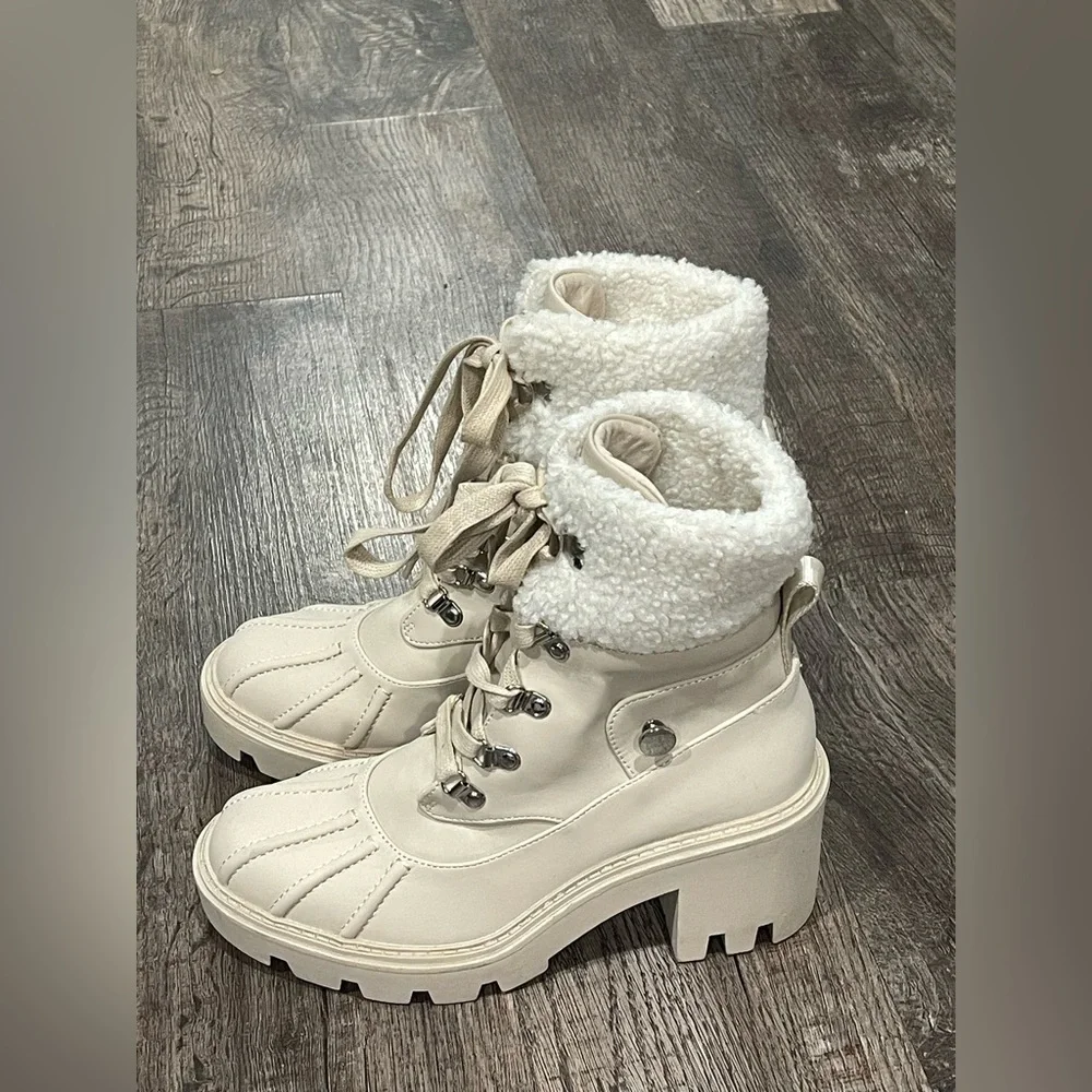 Steve‎ Madden Women's Cream Lace-Up Ankle Boots